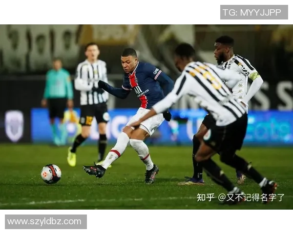 英超激战AC米兰与巴黎圣日耳曼战成平局逆转瞬间点燃全场激情